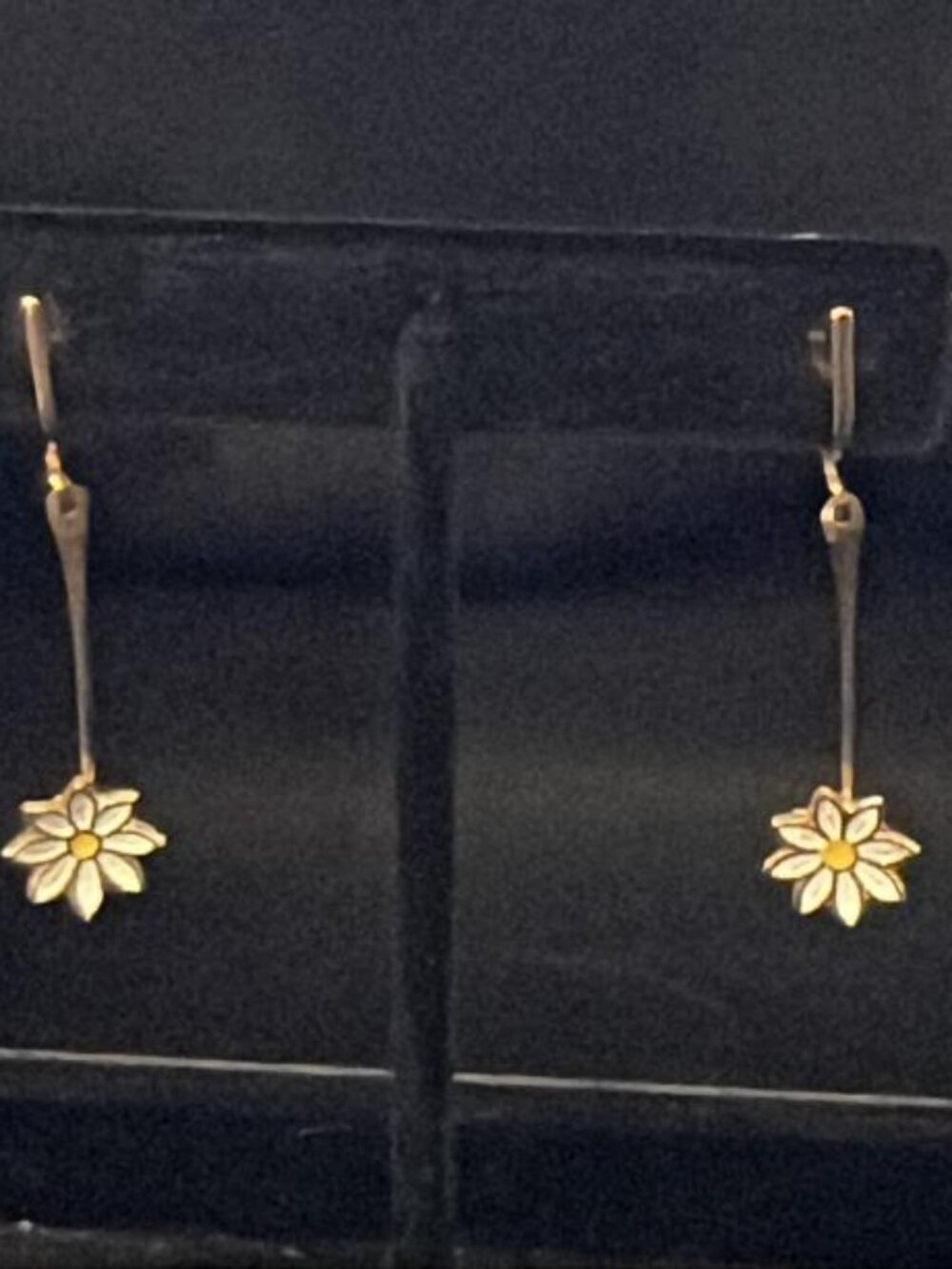 White Daisy on Gold Tone Bar Screw Back Earrings